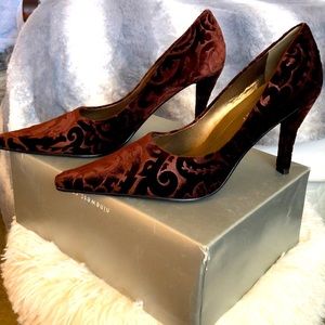 Nine West suede point heels